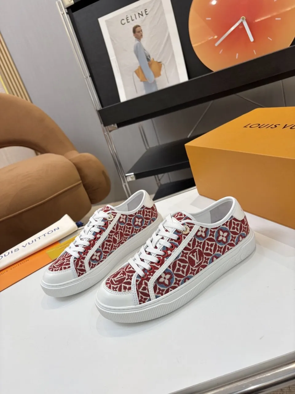p580🐮🐮 LV couple skate shoes｜Classic jacquard, the ultimate code for a sweet outing! 👫** This pair of shoes is Louis Vuitton's love letter to fashionistas💌 - **classic presbyopic skate shoes**, the perfect choice for couples to go out on the street!  🔸 **Luxury details are a must-have**: Jacquard fabric  🔸 **So comfortable that you don’t want to take it off**: The sheepskin lining is skin-friendly and breathable, warm in autumn and winter without stuffing your feet, refreshing in spring and summer without being sticky, and you can wear it with a high-end feel in all seasons!  🔸 **Steady sense of security**: Non-slip rubber outsole, perfect grip, accompanying you through romantic streets.  **💑 Couple outfit inspiration**: ▪️ For boys, pair with leggings + baseball cap for a trendy street look!  ▪️ Girls can wear short skirts or shark pants, and the sweet and cool style is easy to choose~ **#Louis Vuitton #couple shoes #presbyopia classic** **👉 Click to collect and become the most fashionable CP in the circle of friends with him! ** Fabric: Imported cowhide/classic jacquard fabric Lining: Sheepskin lining Sole: Original rubber sole Size: Women’s size 35-42 (40/41/42 customized) Men’s size 39-45 (39.45 customized)